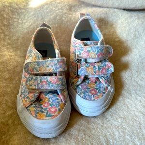 Polo floral sneakers Toddler 8 - almost new!